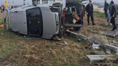 Merzifon'da kamyonetler birbirine girdi!