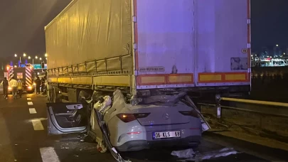 Ankara Çevreyolu’nda feci kaza: Otomobil tıra girdi, 2 ölü 1 ağır yaralı