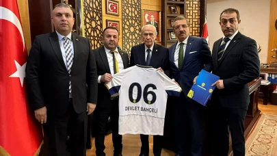 MHP Lideri Devlet Bahçeli'ye sürpriz ziyaret! Başkan Yaman, kulüp projelerini anlattı