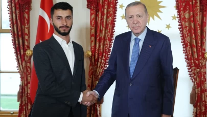 Cumhurbaşkanı Erdoğan, Oscar ödüllü Filistinli yönetmen Basel Adra'yı kabul etti