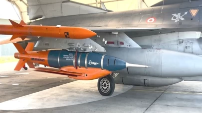 F-16'dan atılan ASELSAN KGK-84 Kanatlı Güdüm Kiti hedefi tam isabetle vurdu