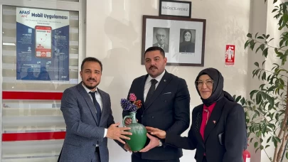 MHP'li Gün huzurevi sakinlerine yeni yıl ziyaretinde bulundu