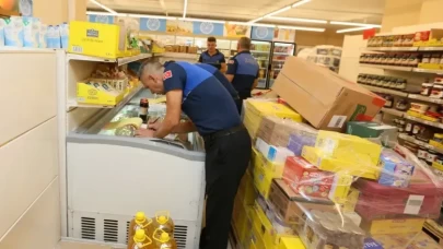 Son kullanma tarihi geçmiş ürünler tespit edildi, market mühürlendi