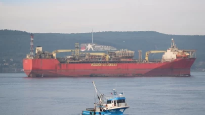 Çanakkale Boğazı'ndan yüzer üretim gemisi 'GRYPHON A' geçti