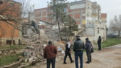 Balıkesir Sındırgı'da 800'den fazla bina yıkıldı!