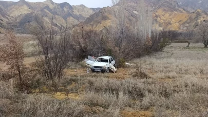 Şarampole devrilen otomobildeki 1 kişi hayatını kaybetti