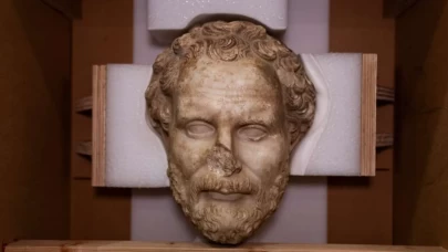 Boubon kökenli anıtsal bronz imparator heykeli Türkiye'ye getirildi