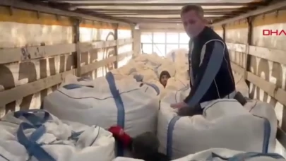 Amasya’da plastik yüklü TIR’dan 13 kaçak göçmen çıktı