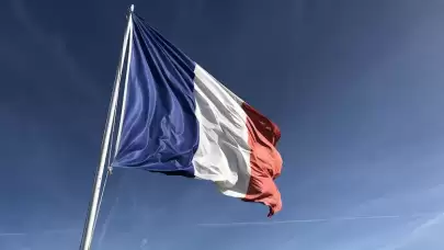 Fransa, Fildişi Sahili'ndeki askeri üssünü teslim etti