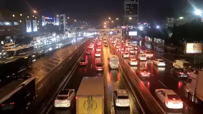 İstanbul'da trafik yoğunluğu yüzde 80'e ulaştı