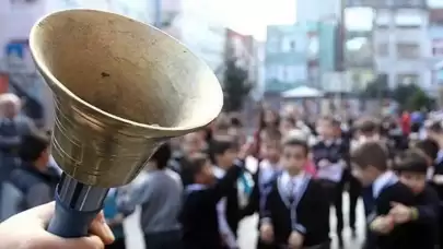 İstanbul'da 15 tatilin ardından ilk ders zili çaldı