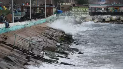 Tekirdağ'da poyraz rüzgarının etkisiyle deniz ulaşımı aksıyor