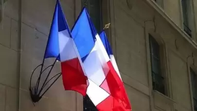 Fransa'nın Reunion Adası'nda kasırga nedeniyle kırmızı alarm!