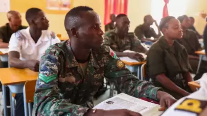 Gambiyalı askerler, Türkiye'de eğitim alabilmek için Türkçe öğreniyor