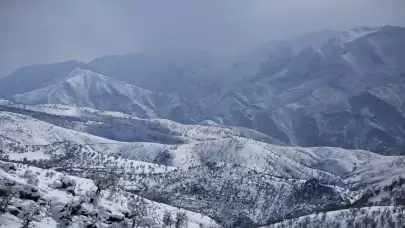 Irak'ın kuzeyindeki Süleymaniye'de beyaza bürünmüş manzara
