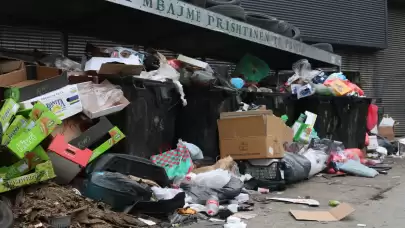 Kosova’nın başkenti Priştine’de “çöp” nedeniyle olağanüstü hal ilan edildi