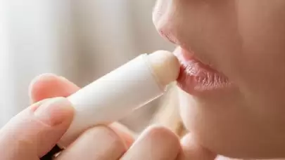 Dudak kremi orucu bozar mı?