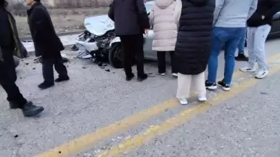 Ankara'da 4 aracın karıştığı kazada bir araç takla attı: Yaralılar var