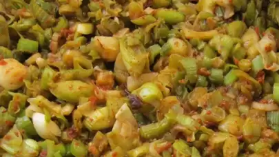 Yumurtalı pırasa tarifi! Yumurtalı pırasa malzemeleri...