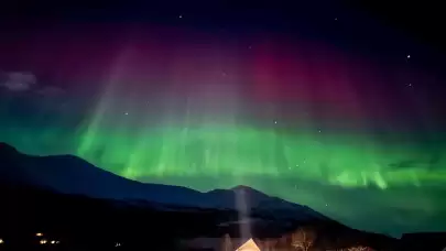 Norveç'te Kuzey Işıkları görsel şölen sundu