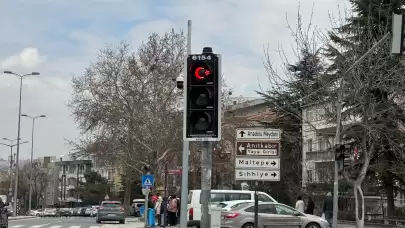 Anıtkabir çevresinde "ay-yıldızlı" trafik ışıkları yanıyor