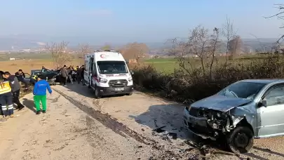 Samsun'da iki otomobil çarpıştı: 10 yaralı