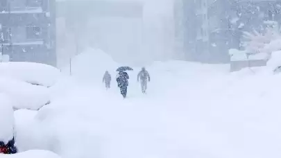 3 gündür durmadan yağan kar kenti felç etti