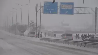 Bitlis'te kar yağışı 111 köy yolunu kapattı
