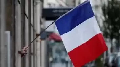 Fransa'da muhalefet ile hükümet arasında tartışmalara yol açan 2025 bütçesi onaylandı