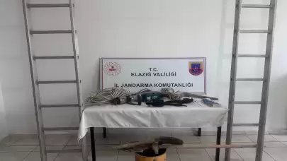 Elazığ'da kaçak kazı yaparken suçüstü yakalanan 3 şahıs gözaltına alındı