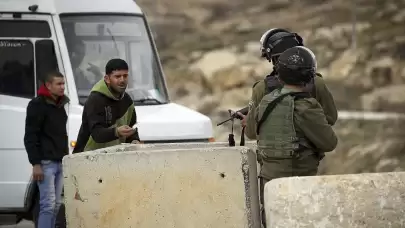 İsrail ordusu, Lübnan'ın güneyindeki beldede evleri yaktı