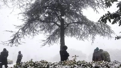 İstanbul'un belirli bölgelerinde kar fırtınası devam ediyor