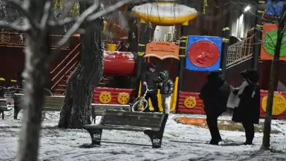 Sakarya beyaza büründü! Vatandaşlar karın keyfini çıkarıyor