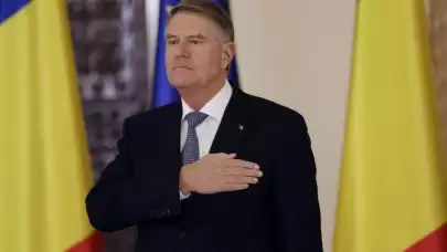 Romanya Cumhurbaşkanı Iohannis istifa etti
