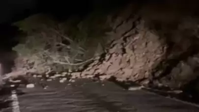 Kastamonu’da heyelan: Cide-Doğanyurt yolu ulaşıma kapandı