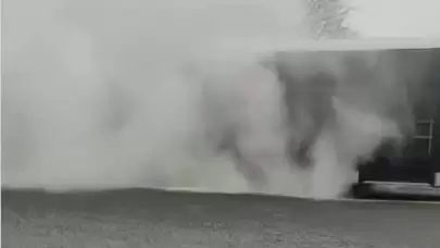 İstanbul'da metrobüs yolun ortasında arızalandı