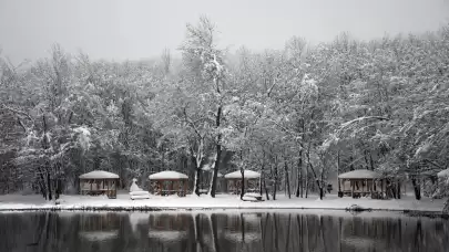 Korugöl Tabiat Parkı'nda kartpostallık kar manzaraları