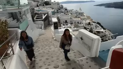 Ege Denizi'nde deprem endişesi: 9 bin kişi Santorini Adası'nı terk etti