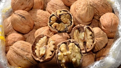 Ceviz kabuğu ile istenmeyen tüylerden kurtulun