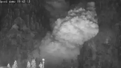 Rize'de meydana gelen çığ düşme anı, güvenlik kamerasına yansıdı!