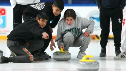 Kars Digor'da çocuklar curlingle tanışıyor