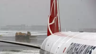 Uçuşlara kar engeli: Çok sayıda sefer iptal edildi