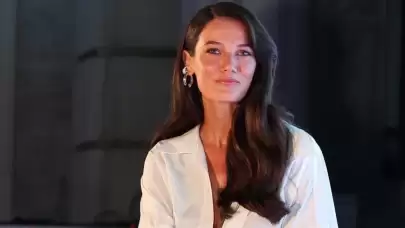 Pınar Deniz'den karnı burnunda poz