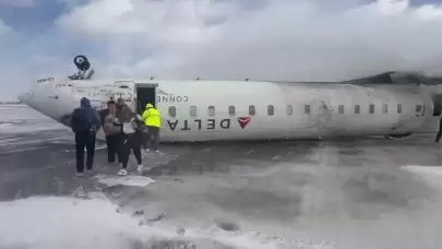 Kanada'da korkunç kaza! İniş yapan yolcu uçağı ters döndü