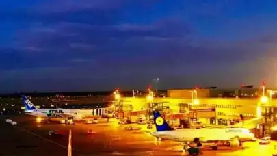 Almanya'nın Düsseldorf ve Köln havaalanlarında grev nedeniyle uçuşlar aksadı