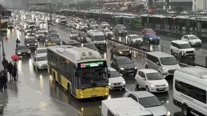 İstanbul'da sabah saatlerinde trafik yoğunluğu neredeyse ikiye katlandı!
