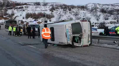 Malatya'da yolcu minibüsü devrildi: 1 polis ve 8 kişi yaralandı