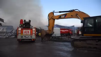 Afyonkarahisar'da fabrika yangınına müdahale sürüyor