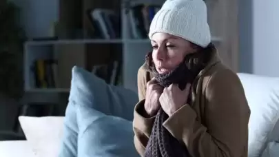 Sürekli Üşüme Hissi: Normal Mi, Yoksa Sağlık Sorunu Mu?