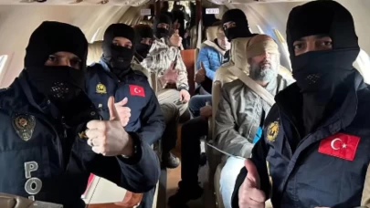 Kırmızı bültenle aranan 2 suçlu Türkiye’ye getirildi